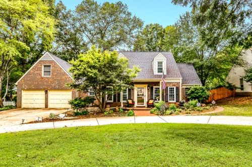 6817 Carmel Hills Dr, Charlotte, NC 28226-8081