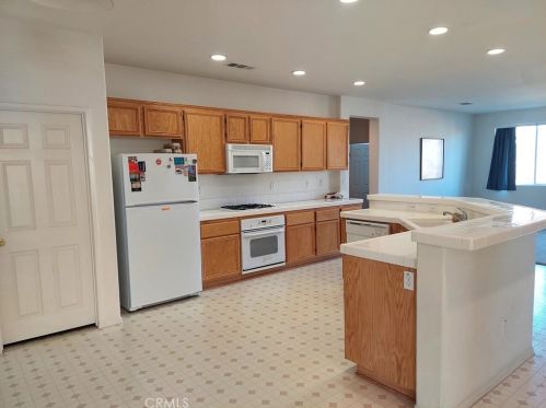 10432 Maricopa Rd, Victorville, CA 92392-6861