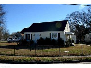 1 Chowan Dr, Portsmouth, VA 23701-2413