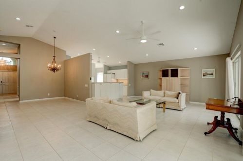 7038 Haviland Cir, Boynton Beach FL  33437-6472 exterior