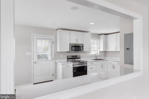 353 Banks Fort Rd, Strasburg VA  22657-2159 exterior