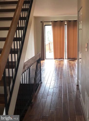 2204 Coppersmith Sq, Herndon, VA 20191-2306