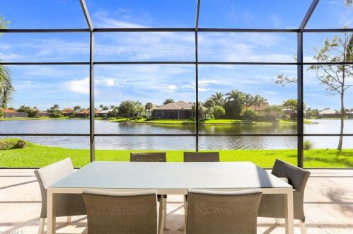 9045 Shenendoah Cir, Naples FL 34113-1663 exterior