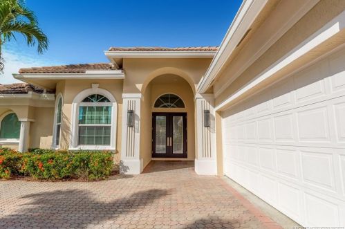 8801 One Putt Pl, Fort Pierce FL  34986-3068 exterior
