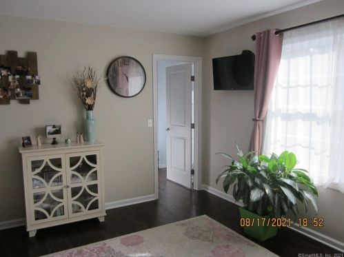 48 Jones Rd, Wallingford CT  06492-4325 exterior