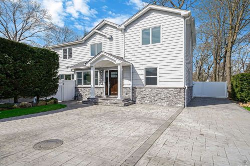 200 Hudson Ave, Lake Grove, NY 11755-3053