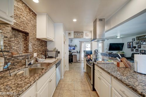 7830 17 Ave, Phoenix AZ 85023-2569 exterior