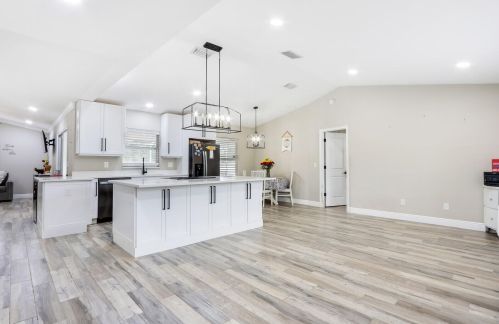 454 Saginaw Ave, Fort Pierce FL  34953-5990 exterior