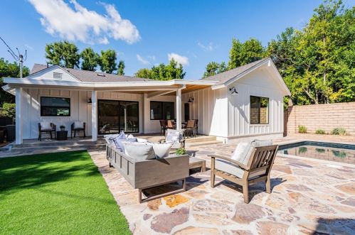 6464 Firmament Ave, Van Nuys CA  91406-6218 exterior