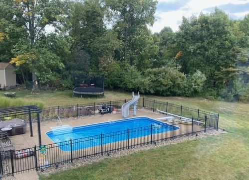 100 Est Ct, Jeannette PA  15644-9670 exterior