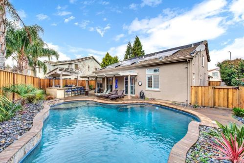 585 Topeka Ln, Vacaville CA 95687-4353 exterior