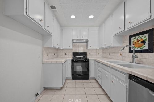 672 Parkview Dr, Lake Elsinore CA  92530-7071 exterior