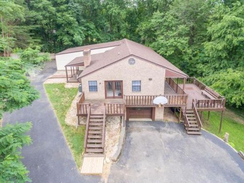 3026 Green Hill Dr, Salem, VA 24153-5900
