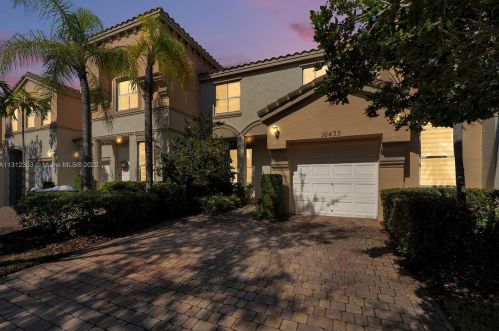 16433 47th Ct, Hollywood, FL 33027-6303