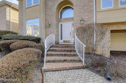 200 Crystal Springs Ct, Holmdel Village, NJ 07733-2529