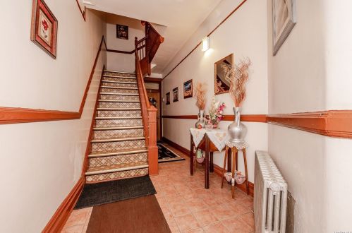 32-62 44th St, Long Island City, NY 11103-2002