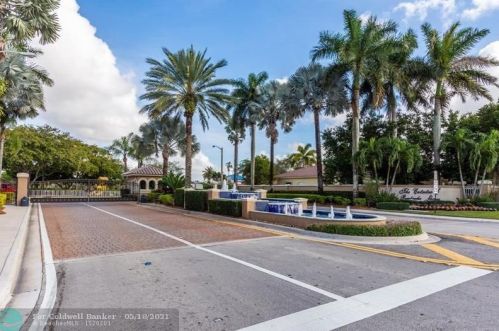 982 159th Dr, Hollywood, FL 33027-5020