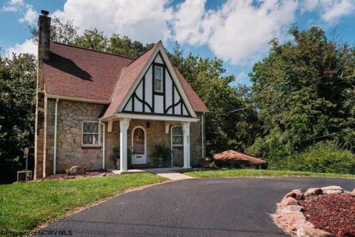 605 Prospect Ave, White Hall, WV 26554-2524
