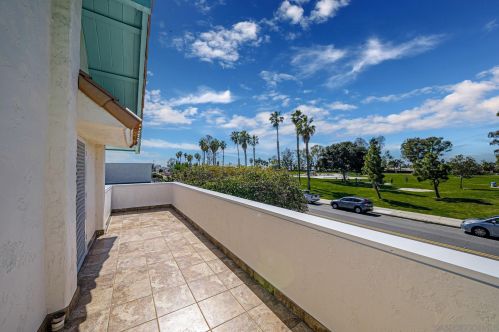 11225 Westonhill Dr, San Diego CA  92126-1447 exterior