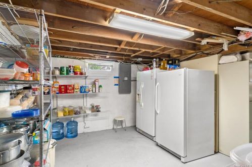 577 Centre Ave, North Lindenhurst NY  11757-3114 exterior