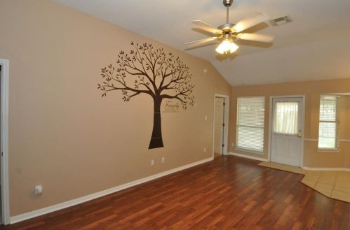 106 Meadowlark Cir, Georgetown TX  78626-4601 exterior
