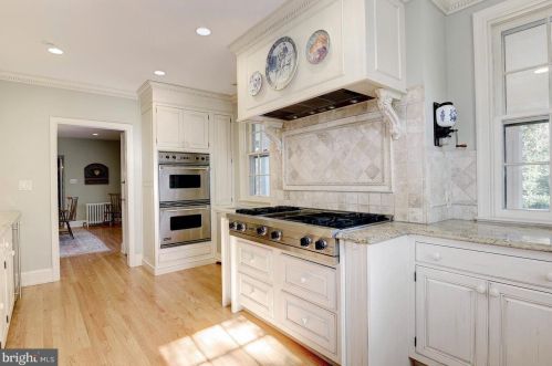 9414 Georgetown Pike, Great Falls VA  22066-2735 exterior