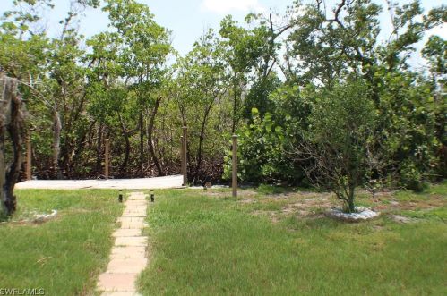 32 Fairview Blvd, Fort Myers Beach FL  33931-4565 exterior