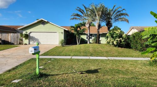 5005 El Claro Cir, West Palm Beach FL  33415-2711 exterior