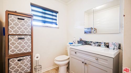 40321 Calle Rosalito, Santa Clarita CA  91390-1088 exterior