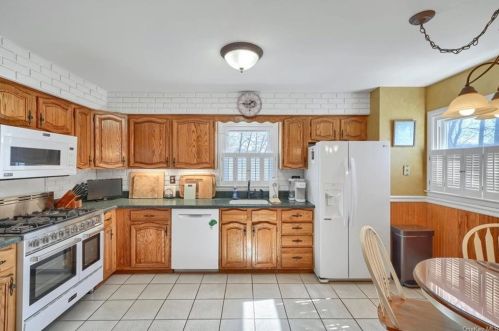 11 Hillside Ter, Monroe NY  10950-2515 exterior