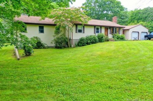 438 Old Colchester Rd, Uncasville, CT 06382-2028