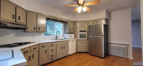 652 Closter Dock Rd, Closter NJ  07624-3223 exterior