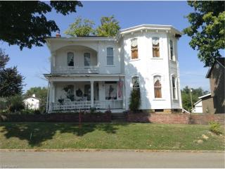 219 High St, Senecaville, OH 43780-9586