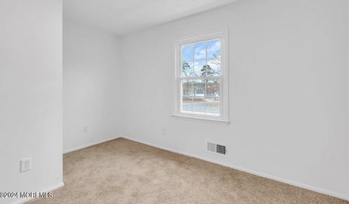 828 Burnt Tavern Rd, Bricktown NJ  08724-2540 exterior