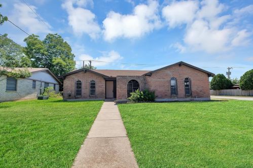 6800 Richardson Dr, Fort Worth, TX 76148-2339