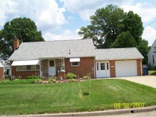 810 Hemlock St, Massillon, OH 44647-8816