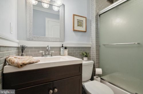 710 Lombard St, Philadelphia PA  19147-1315 exterior