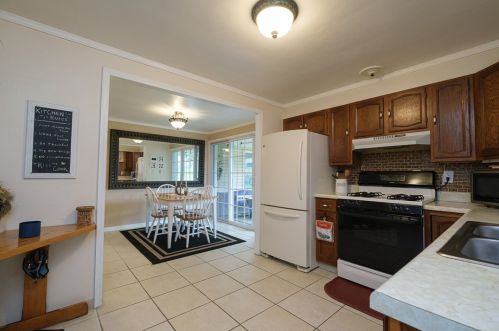 1290 Edgewood Dr, Whitaker PA  15120-1360 exterior