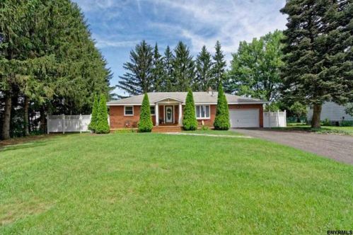 29 Louise Dr, Newtonville, NY 12110-5617