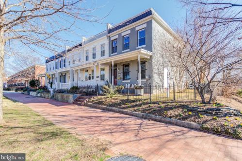 344 14th St, Washington, DC 20003-2351