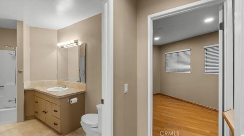 1942 Los Encinos Ave, Glendale CA  91208-2113 exterior