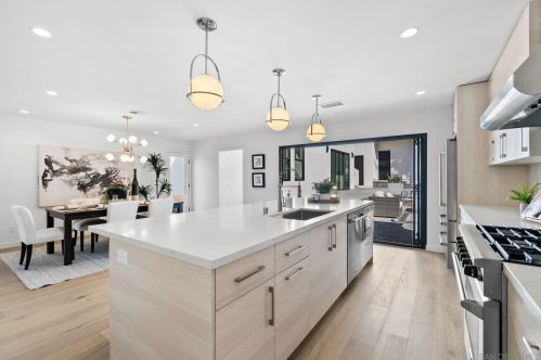 1855 Frankfort St, San Diego CA  92110-3514 exterior