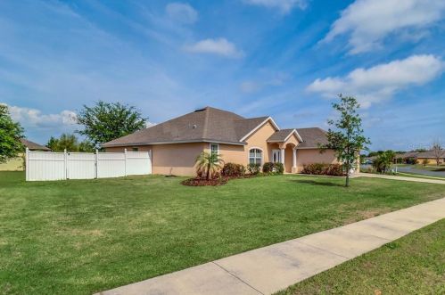 4552 Manica Dr, Tavares, FL 32778-5906