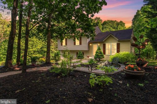 41 Angela Ln, Falling Waters, WV 25419-4871