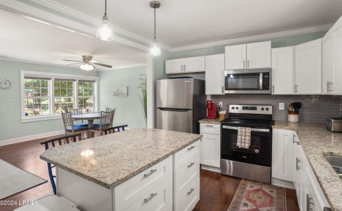 818 Paul Dr, Beaufort SC  29902-6626 exterior