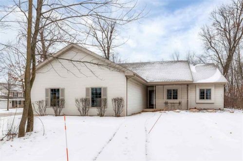301 Spicewood Ct, Kaukauna, WI 54180-1215