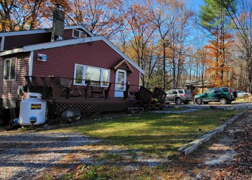 9 Hemlock St, Hillsboro NH  03244-5027 exterior