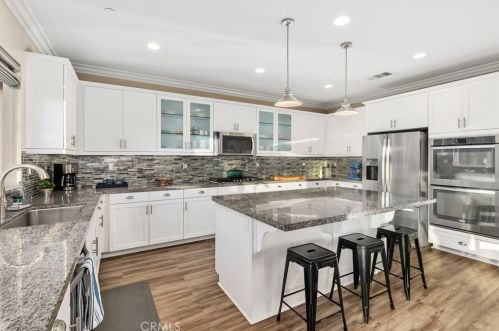 39057 Hidden Creek Ln, Temecula CA  92591-7417 exterior