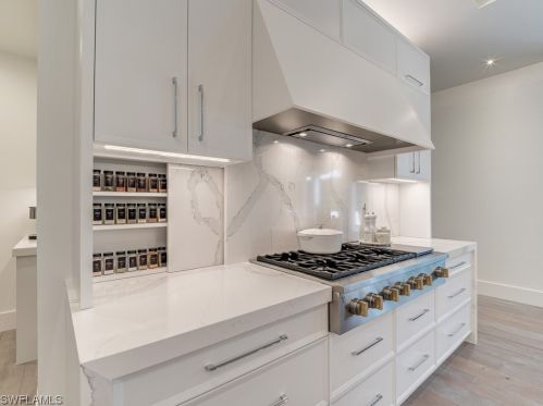 336 1st Ave, Naples FL  34102-5905 exterior