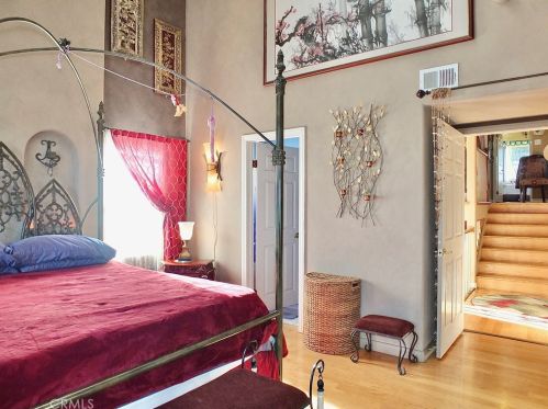 227 Glendora Ave, Long Beach CA  90803-3504 exterior